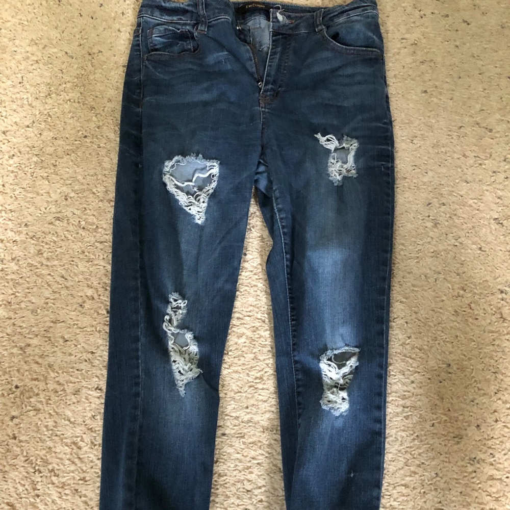 Raw hem distressed skinnies